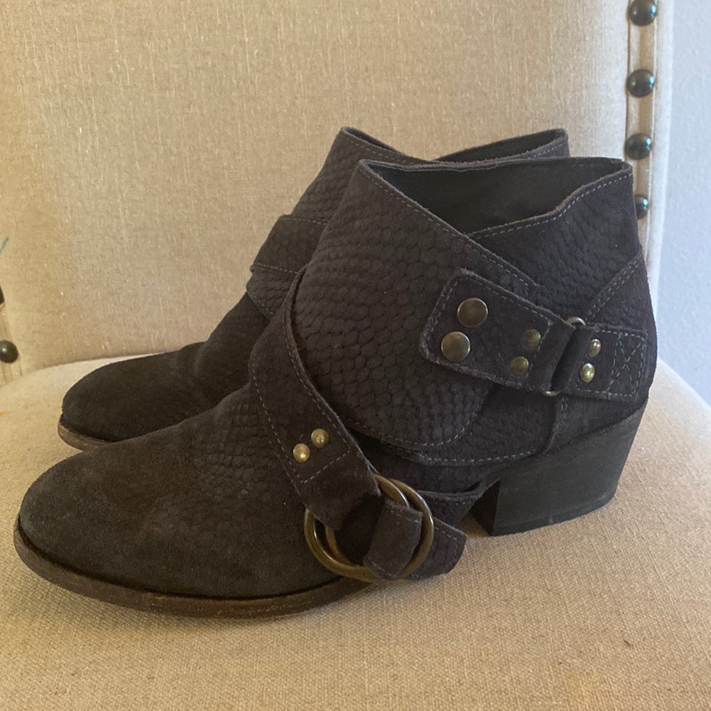 Free People Snake Print Suede Buckle Ankle Boots Booties Gray Size 8 (38)